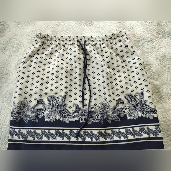 Ann Taylor Skirt Women's - Picture 2 of 7